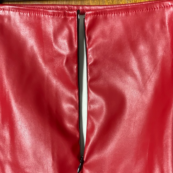 SHEIN faux red leather skirt (size L) - Picture 3 of 4